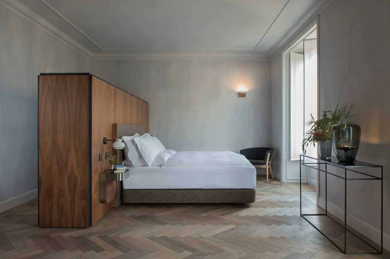 Hotel room with a double-sized bed