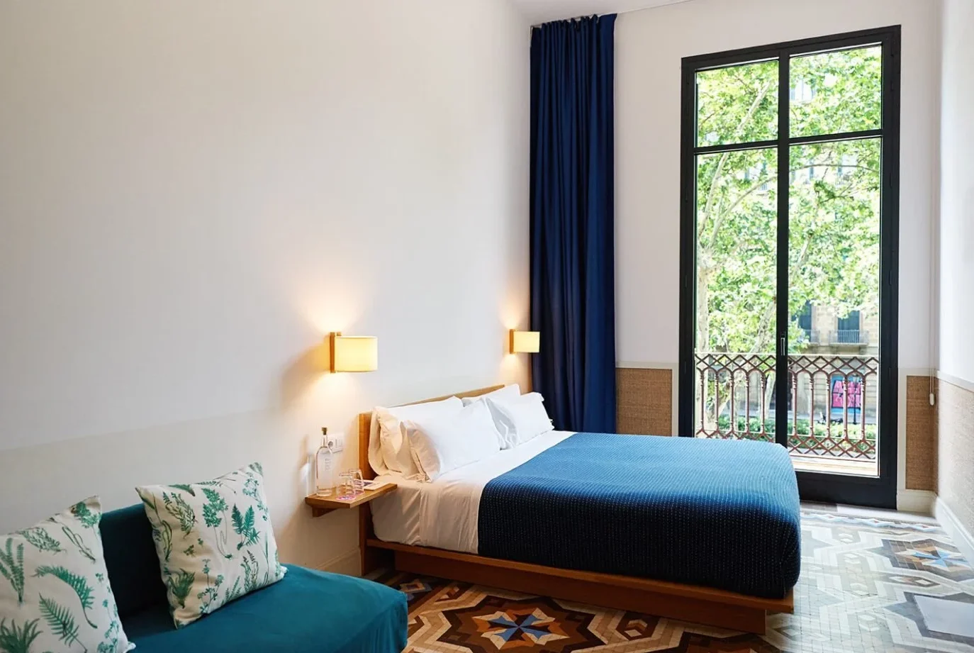 Hotel room with a double-sized bed