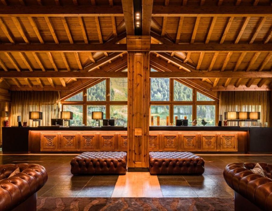 Spacious room in a luxurious wooden hotel